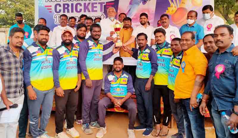 క్రీడల్లో రాణిస్తే ఉజ్వల భవిష్యత్‌