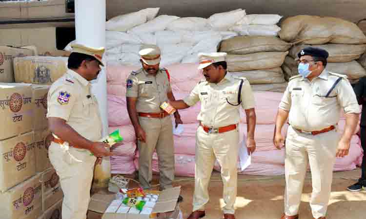 నిషేధిత గుట్కాల పట్టివేత