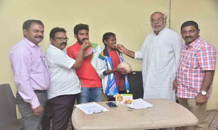 ఏషియన్‌ యూత్‌ ఉమెన్‌ హ్యాండ్‌బాల్‌ పోటీలకు కరీనా