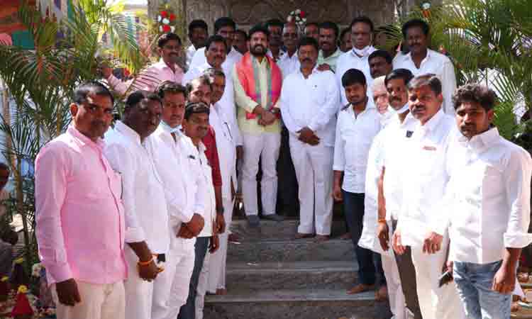 ఆధ్యాత్మిక చింతనతో మానసిక ప్రశాంతత : ఎమ్మెల్యే ఆనంద్‌