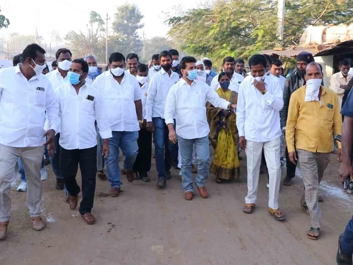 అపోహలు వీడి ప్రతి ఒక్కరు వ్యాక్సిన్‌ వేయించుకోవాలి : ఎమ్మెల్యే ఆనంద్‌