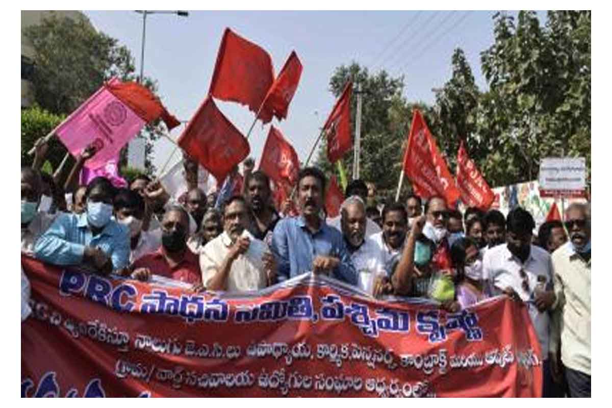 జిల్లాల నుంచి విజయవాడకు వేలాదిగా చేరుకుంటున్న ఉద్యోగులు