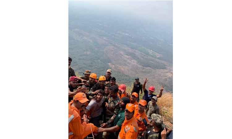 2 రోజులు కొండ చీలిక‌లోనే.. కేర‌ళ ట్రెక్క‌ర్‌ను ర‌క్షించిన ఆర్మీ