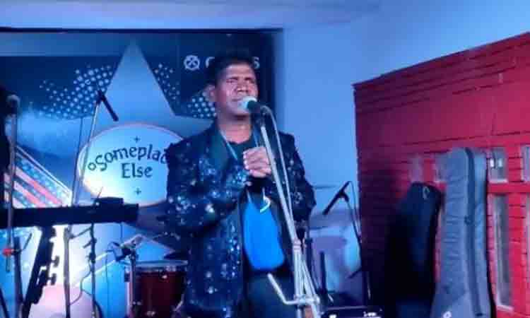 ఫైవ్‌ స్టార్ హోట‌ల్‌లో క‌చ్చా బాద‌మ్ సాంగ్ పాడిన భుబ‌న్ బ‌ద్యాక‌ర్: వైర‌ల్ వీడియో