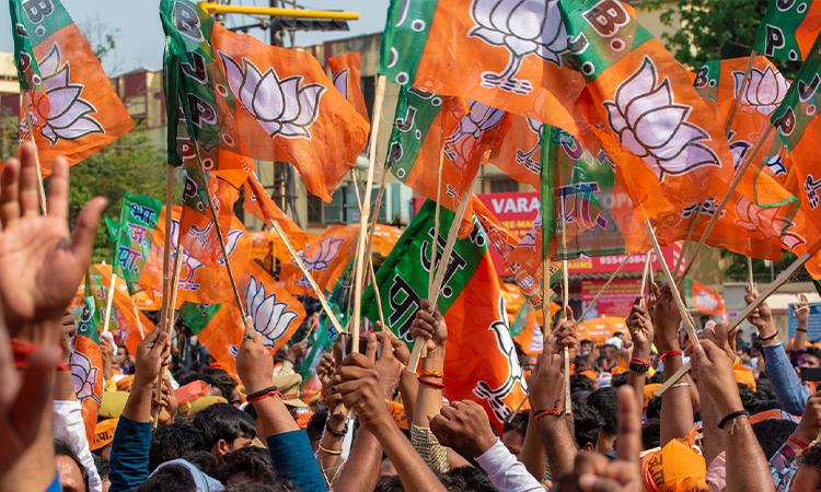 UP Polls | యూపీ పోరులో ఆర్జేడీ, బీజేపీ కార్య‌క‌ర్త‌ల బాహాబాహీ!