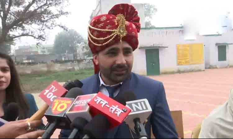 ముందు ఓటు.. తర్వాతే భార్య, మరే పనైనా