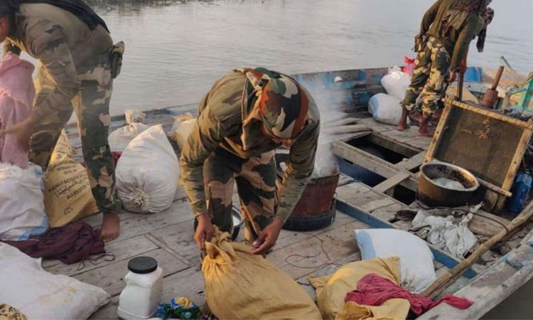11 పాకిస్తాన్ బోట్ల‌ను సీజ్ చేసిన బీఎస్ఎఫ్‌… పాక్ పౌరుల కోసం తీవ్రంగా గాలింపు