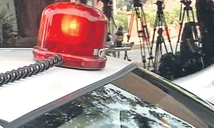 ఎర్రబుగ్గ కార్లపై చర్యలు చేపట్టాలి