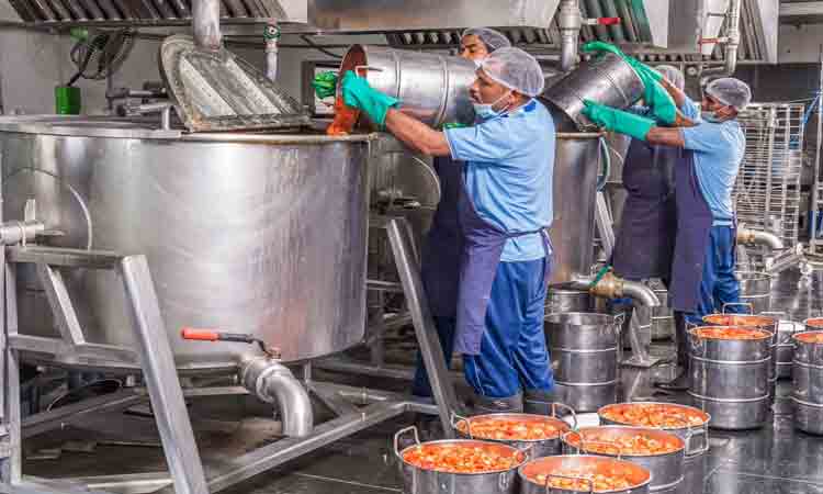 ప్రభుత్వ పాఠశాలల్లో విద్యార్థులకు అల్పాహారం