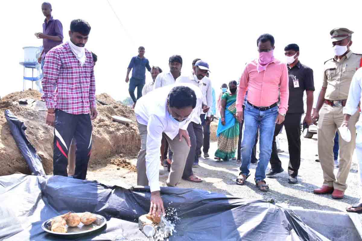 నాణ్యతా ప్రమాణాలతో పనులు పూర్తి చేయాలి : మంత్రి ఎర్రబెల్లి