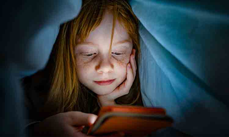 మీ పిల్ల‌లు సోష‌ల్ మీడియాకు అడిక్ట్ అయ్యారా? ఏ వ‌య‌సు నుంచి పిల్ల‌లు సోష‌ల్ మీడియా వాడాలో తెలుసా?