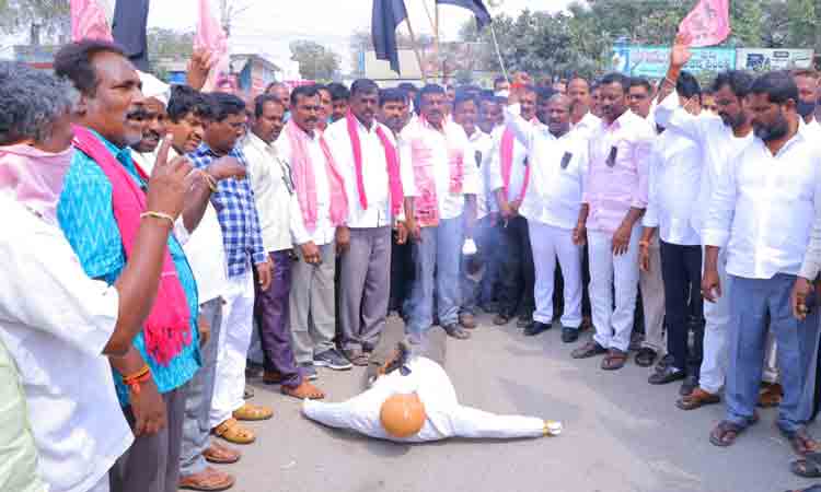 అహంకారంతో తెలంగాణను అపహాస్యం చేసిన మోదీ క్షమాపణ చెప్పాలి