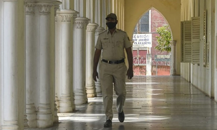 పాఠ‌శాల‌ల ప‌రిస‌ర ప్రాంతాల్లో 144 సెక్ష‌న్ విధించిన ఉడుపి అధికారులు