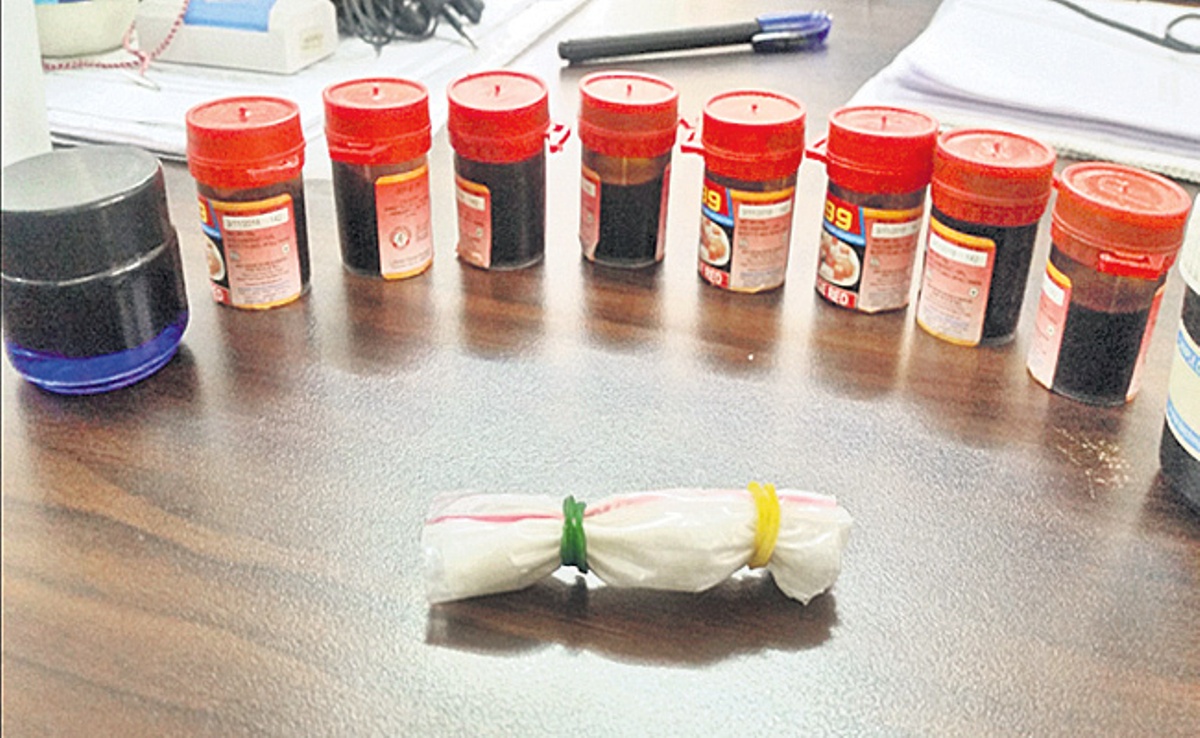 Drugs selling gang | మాదక ద్రవ్యాలు విక్రయించే ముఠా అరెస్ట్