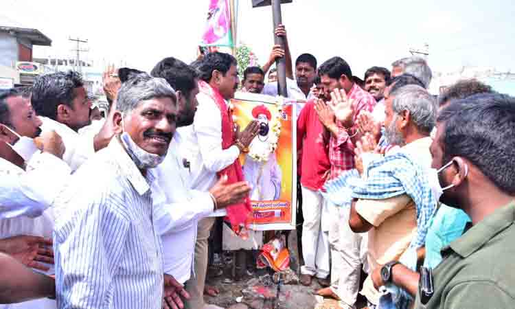 ఆయనే సమాజానికి నిజమైన సేవకుడు : మంత్రి ఎర్రబెల్లి