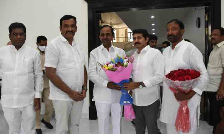 CM KCR | సీఎం కేసీఆర్‌ను కలిసిన ఎమ్మెల్సీలు