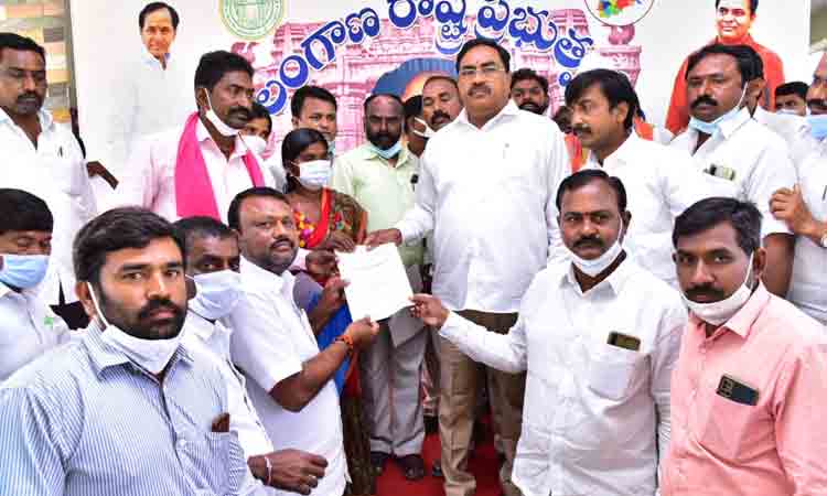 కార్యకర్తలకు అండగా టీఆర్ఎస్ పార్టీ : మంత్రి ఎర్రబెల్లి