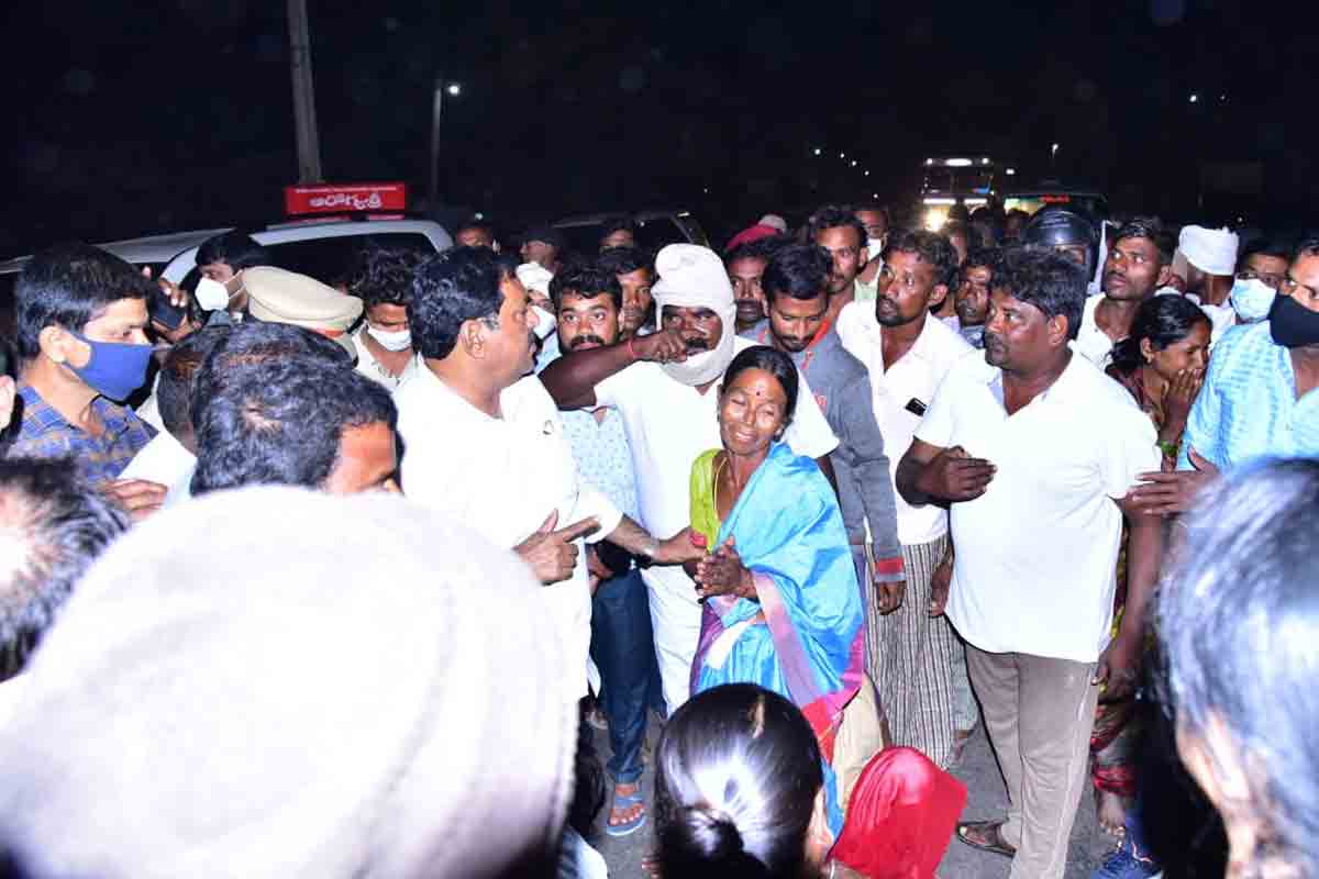 మానవత్వాన్ని చాటిన మంత్రి ఎర్రబెల్లి