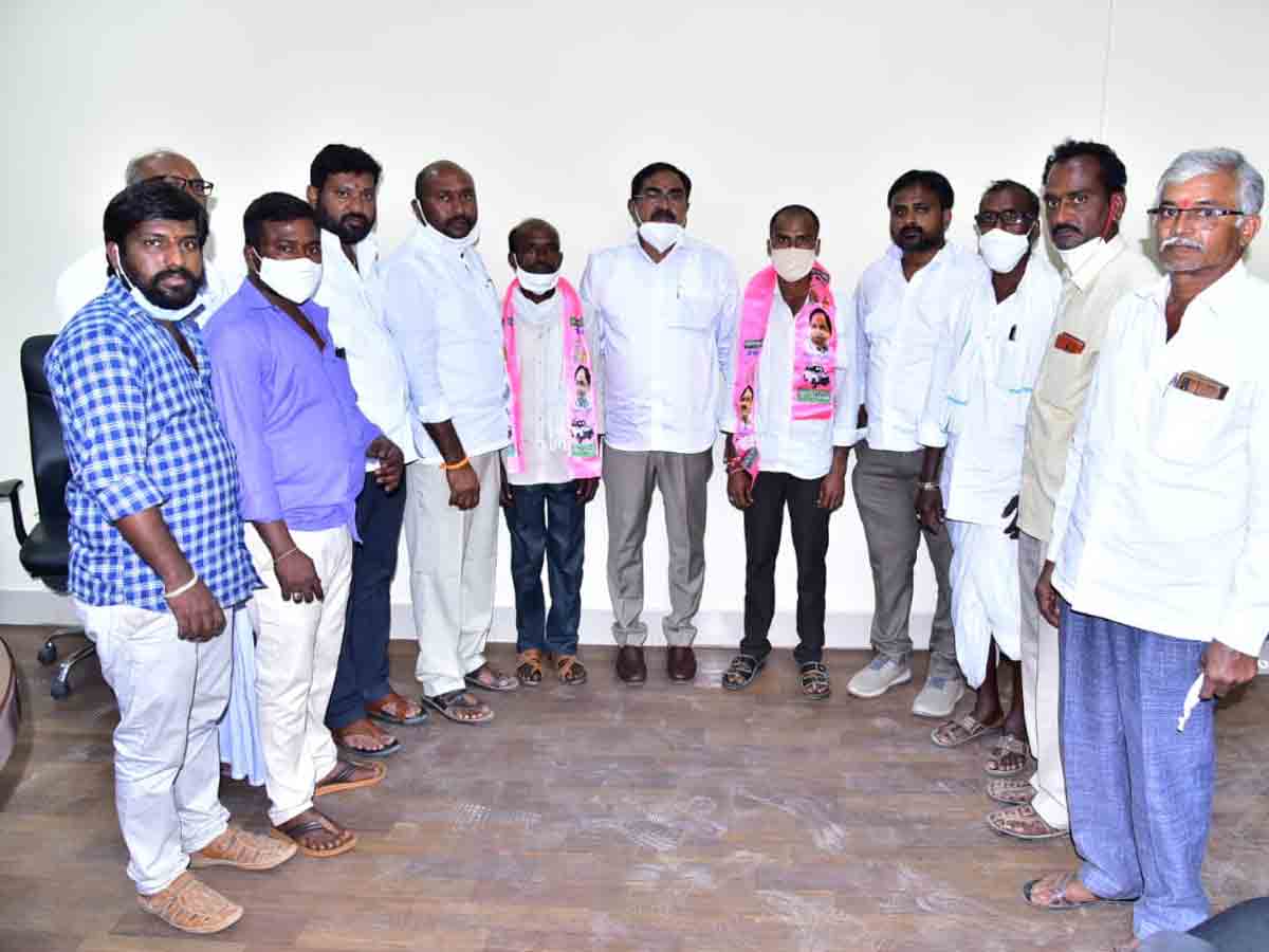 మంత్రి ఎర్రబెల్లి సమక్షంలో టీఆర్‌ఎస్‌లో చేరికలు