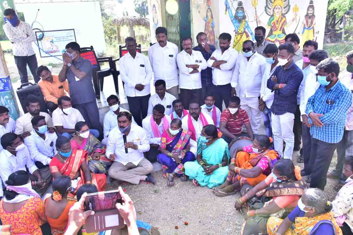 లాభాలనిచ్చే యూనిట్లను ఎంపిక చేసుకోవాలి : మంత్రి ఎర్రబెల్లి