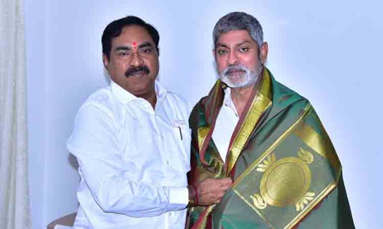 పుట్టిన‌రోజు సంద‌ర్భంగా జ‌గ‌ప‌తిబాబుకు శుభాకాంక్ష‌లు తెలిపిన మంత్రి ఎర్ర‌బెల్లి ద‌యాక‌ర్‌రావు..