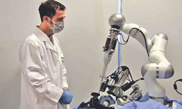 డాక్టర్ రోబో.. సర్జరీల విషయంలో ఇదీ దీని స్పెషాలిటీ