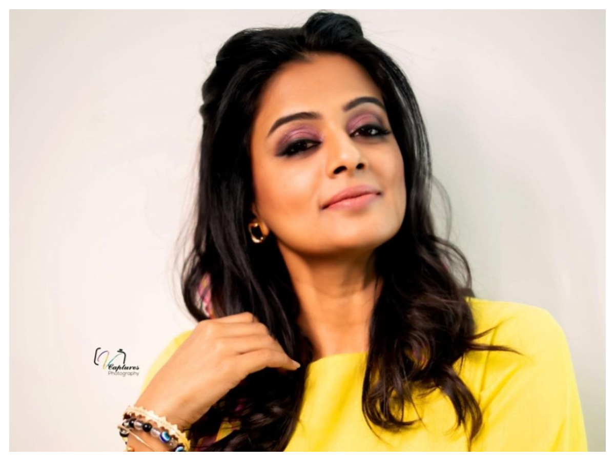 Priya Mani | ప్రియ‌మ‌ణి గ్లామరస్ ఫొటోస్..