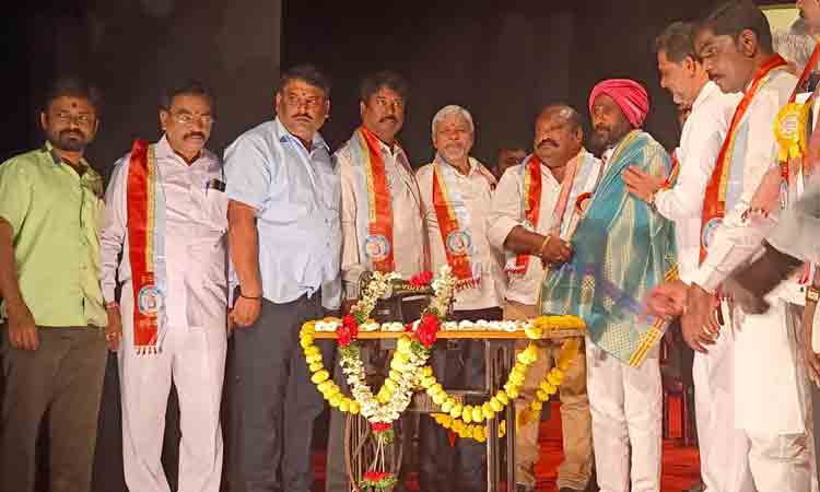 బీసీల అభ్యన్నతికి సీఎం కేసీఆర్ కృషి : మంత్రి గంగుల