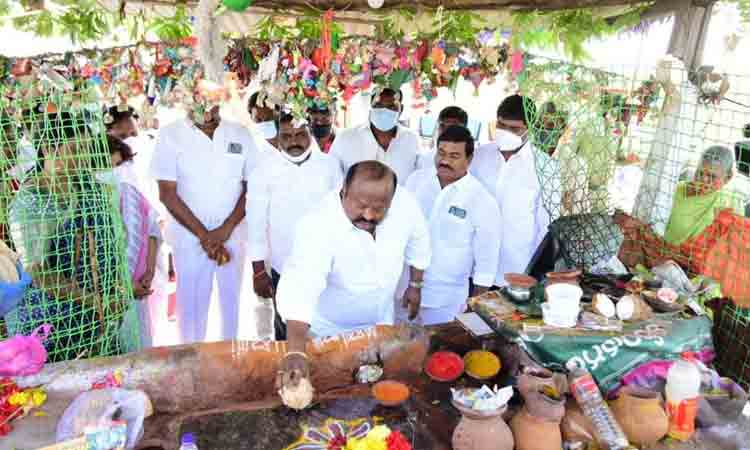 ఆలయాల అభివృద్ధికి ప్రభుత్వం కృషి : మంత్రి గంగుల