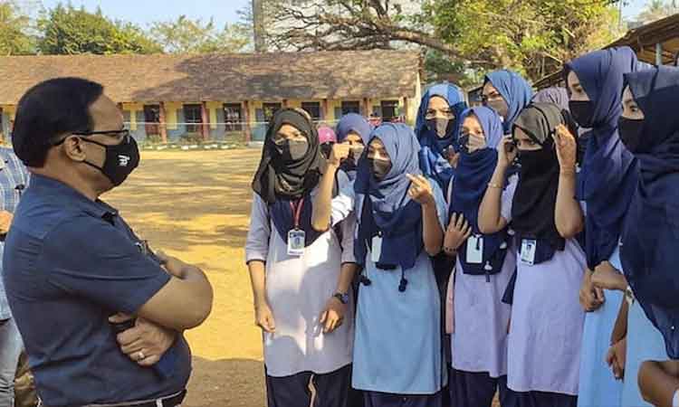 హిజ‌బ్ వివాదం.. త‌క్ష‌ణ విచార‌ణ‌కు పిల్‌ను తిర‌స్క‌రించిన సుప్రీం