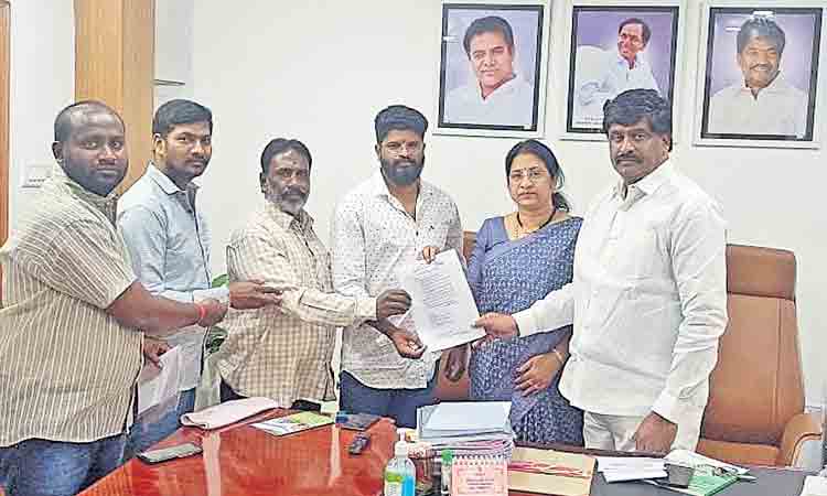 ‘ఆర్యనగర్‌లో సమస్యలు పరిష్కరించండి’