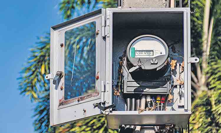 కరెంటు.. ప్రైవేటు