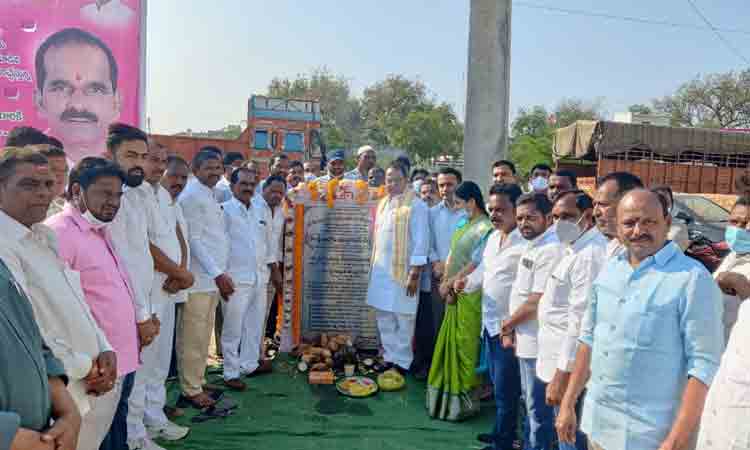 పెరిగిన జనాభాకు అనుగుణంగా రోడ్ల విస్తరణ : మంత్రి ఇంద్రకరణ్ రెడ్డి