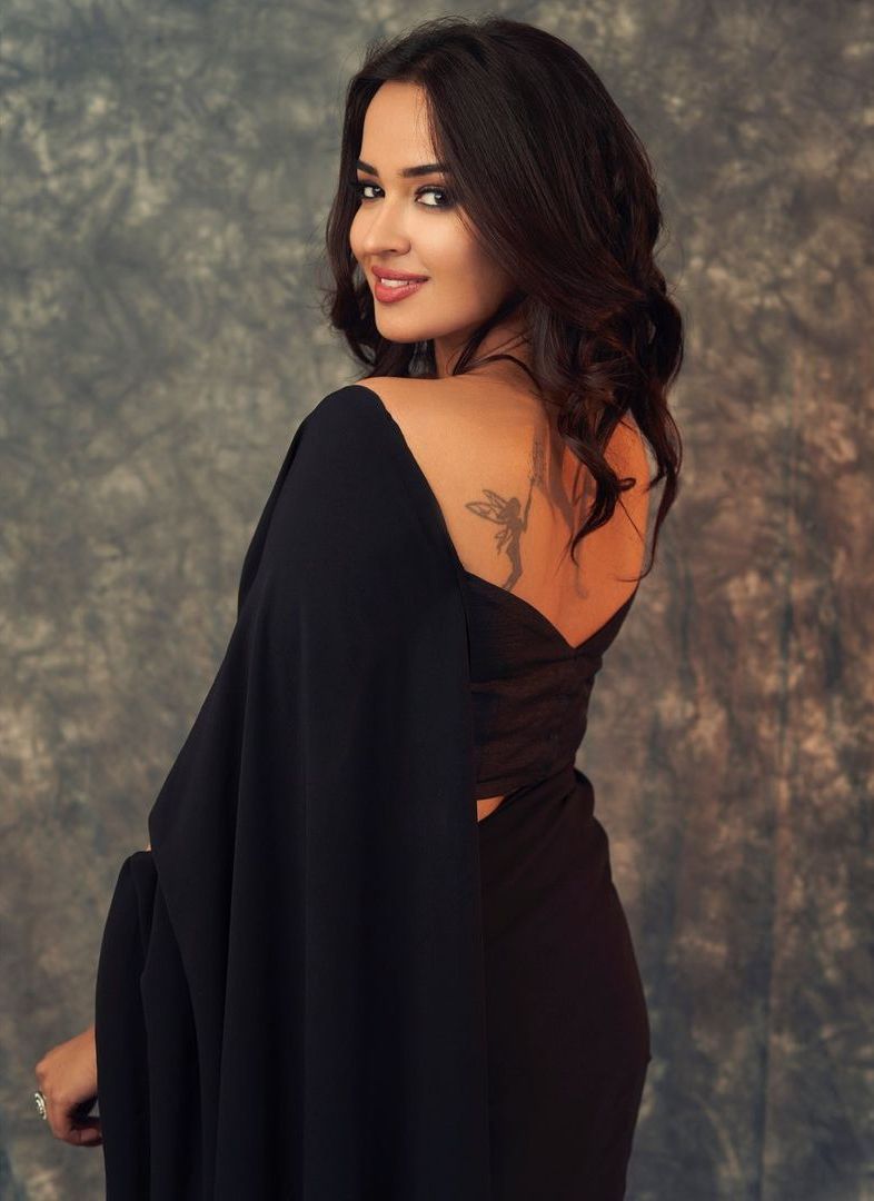 instagram/nehasharmaofficial