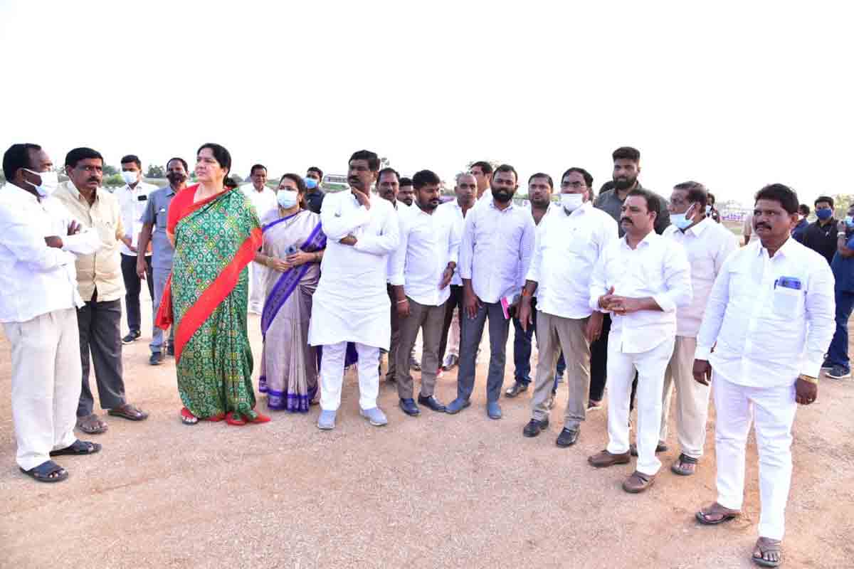 సీఎం కేసీఆర్ జ‌న‌గాం బ‌హిరంగ స‌భ స్థ‌లాన్ని ప‌రిశీలించిన మంత్రులు