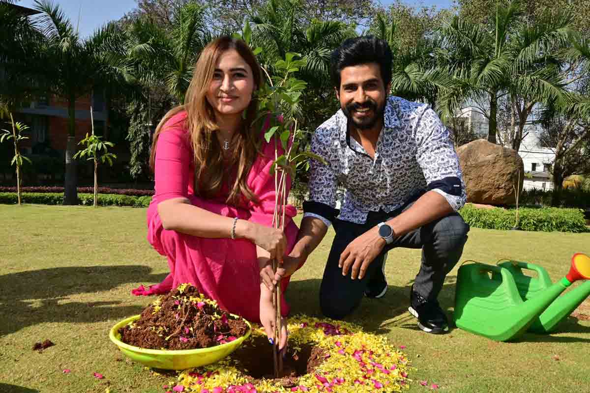 GreenIndia Challenge  | మొక్కలు నాటిన గుత్తా జ్వాల