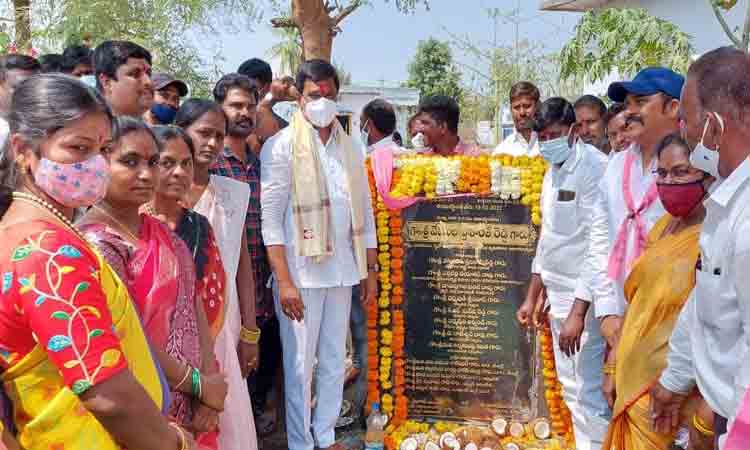 తెలంగాణపై విషం చిమ్ముతున్న బీజేపీ
