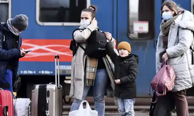 ల‌క్ష మంది ఉక్రెయిన్ ప్ర‌జ‌లు వ‌ల‌స వెళ్లారు.. 4 ల‌క్ష‌ల‌కూ చేరొచ్చ‌ని ఓ అంచ‌నా