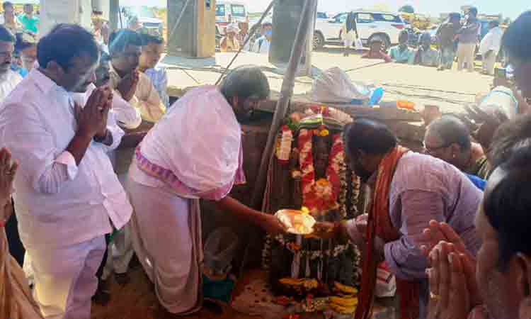 ఆ గ్రామంలో బ‌య‌ట‌పడ్డ 13వ శ‌తాబ్దం నాటి చెన్న‌కేశ‌వ స్వామి విగ్ర‌హం