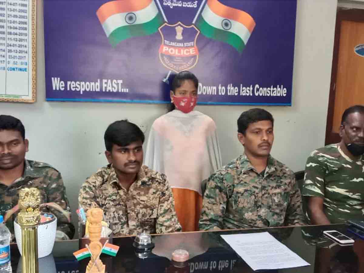 మిలీషియా సభ్యురాలి లొంగుబాటు