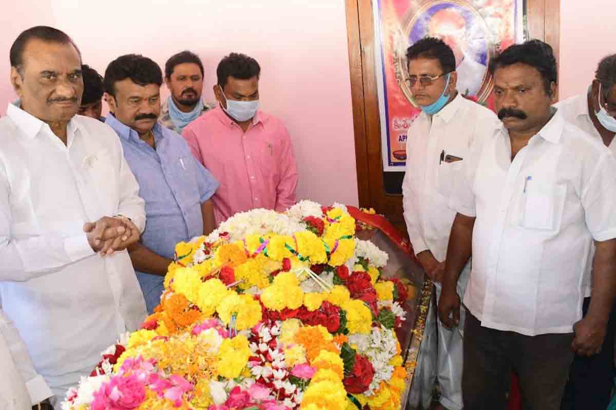 కార్మిక నేత జంగయ్యకు మంత్రి తలసాని నివాళి