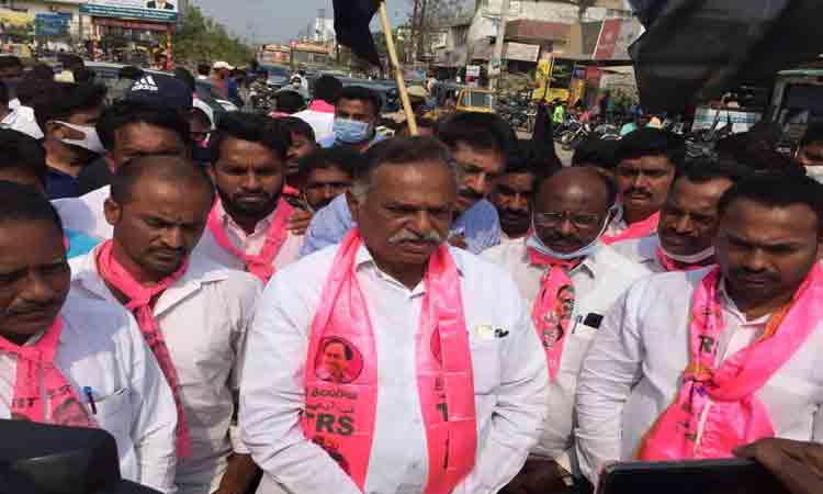 బహిరంగ క్షమాపణ చెప్పాలి