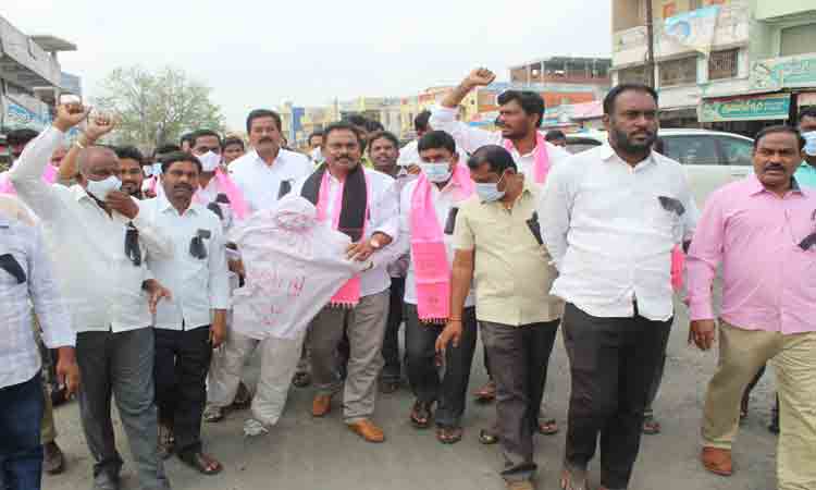 బరిగీసి కొట్లాడుతాం