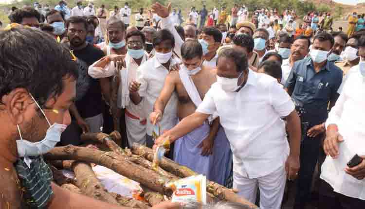 డాక్టర్ రాజారెడ్డి  అంతిమయాత్రలో పాల్గొన్న మంత్రి కొప్పుల