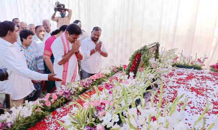 KTR | లింగ్యా నాయక్కు నివాళులు అర్పించిన మంత్రి కేటీఆర్