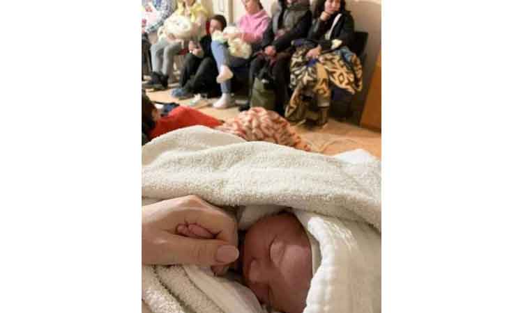 కీవ్ అండ‌ర్‌గ్రౌండ్‌ మెట్రోలో ప్ర‌స‌వించిన మ‌హిళ‌