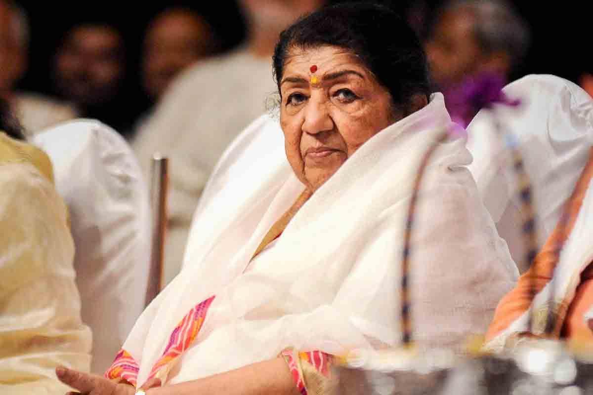 తేరీ ఆవాజ్‌ హీ పహచాన్‌ హై