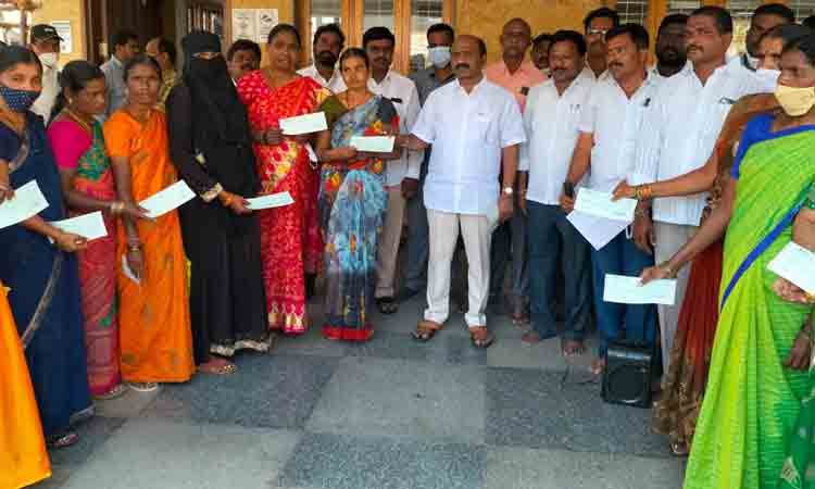 అందరి సంక్షేమమే లక్ష్యంగా సీఎం కేసీఆర్‌ పాలన : ఎమ్మెల్యే చల్లా