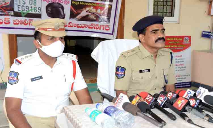 ట్రాఫిక్‌ నిబంధనలు పాటించాలి