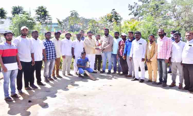 దవాఖానలో వసతులు కల్పించాలి